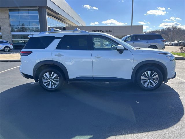 2023 Nissan Pathfinder SL photo 2
