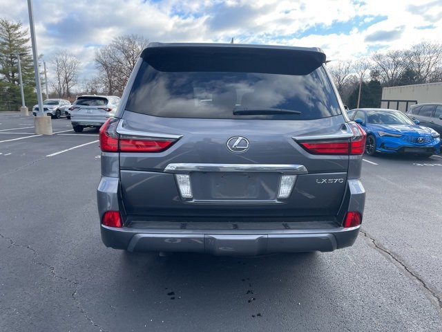 2017 Lexus LX 570 photo 4