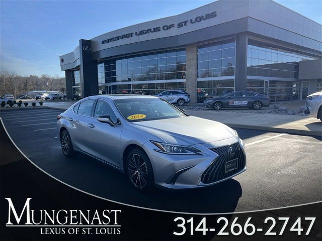 2024 Lexus ES 250's photo