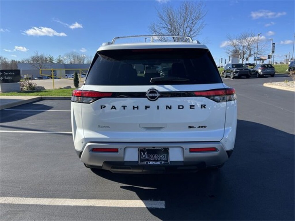Used 2023 Nissan Pathfinder SL SUV