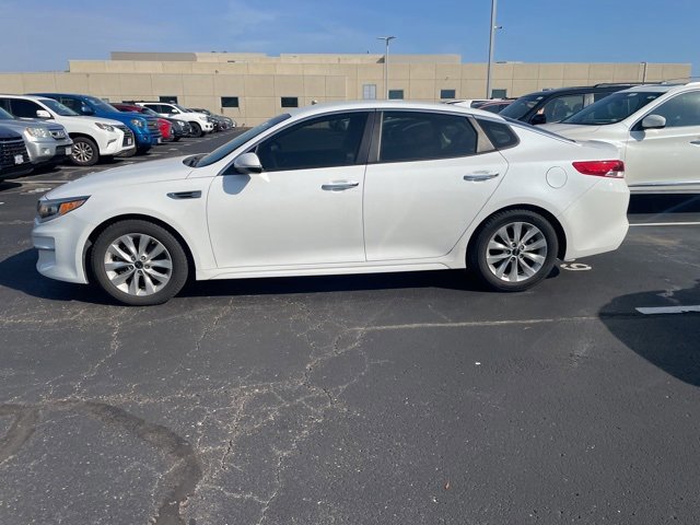 2016 Kia Optima LX photo 3
