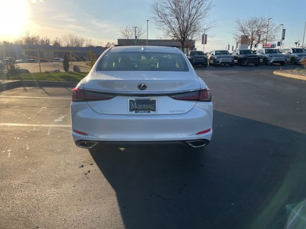 New 2025 Lexus ES 350 4-DOOR SEDAN