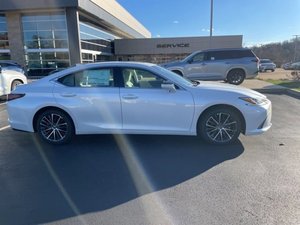 New 2025 Lexus ES 350 4-DOOR SEDAN