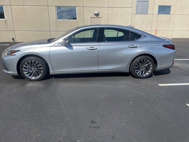 2024 Lexus ES 300h Luxury photo 3