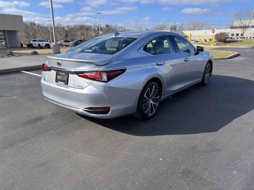 Certified 2025 Lexus ES 300h Sedan