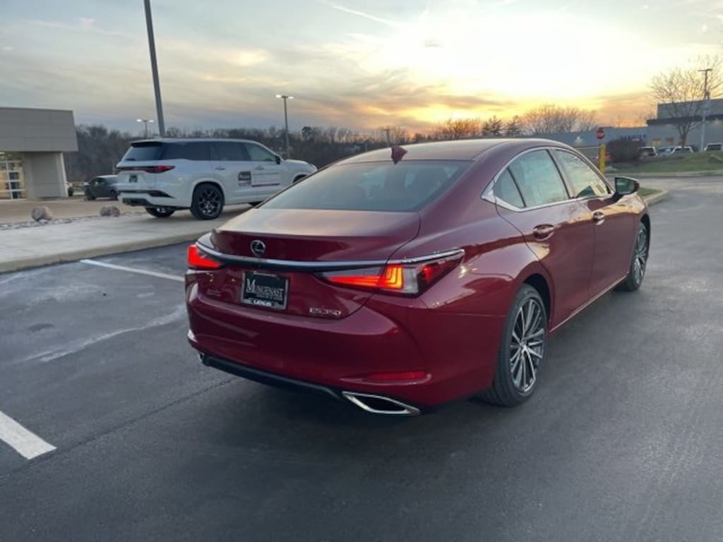 New 2025 Lexus ES 350 4-DOOR SEDAN