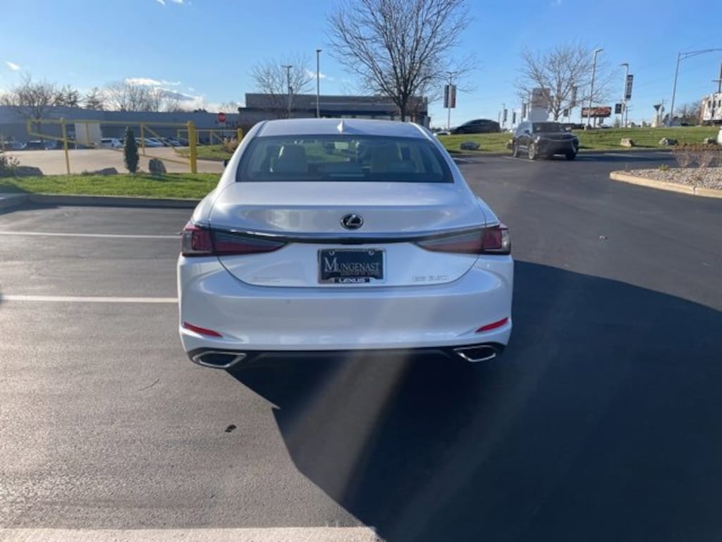 New 2025 Lexus ES 350 4-DOOR SEDAN