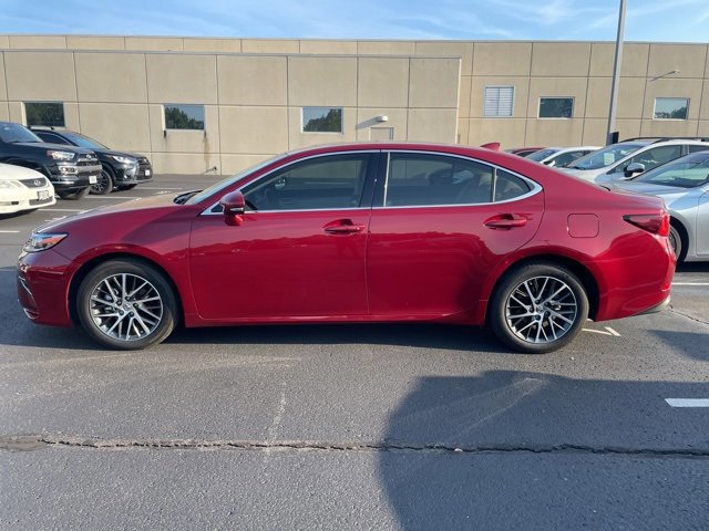 2017 Lexus ES 350 photo 3