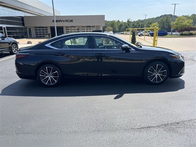 2025 Lexus ES 350 photo 2