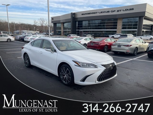 2025 Lexus ES Hybrid 300h's photo