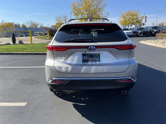 2024 Toyota Venza XLE photo 3