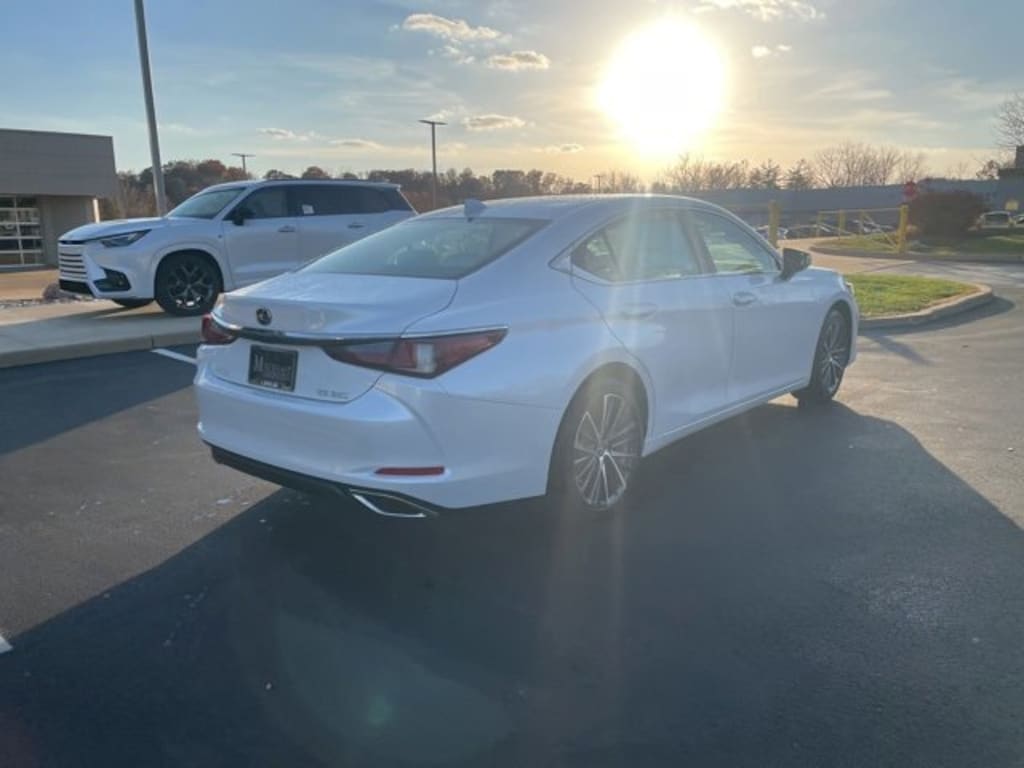 New 2025 Lexus ES 350 4-DOOR SEDAN