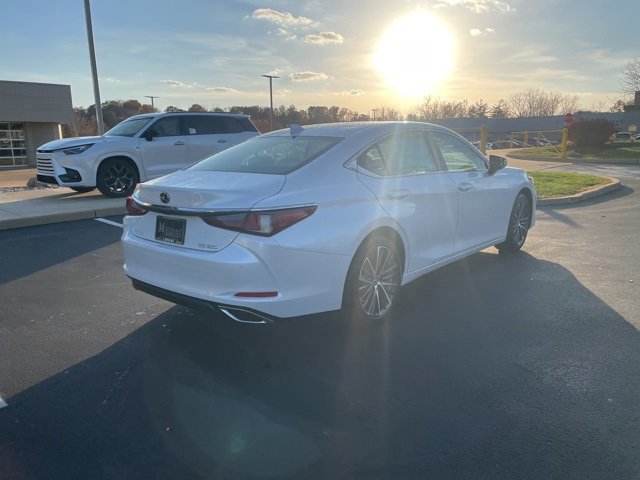 2025 Lexus ES 350 photo 2