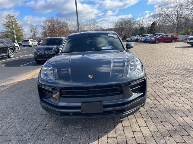 2022 Porsche Macan Base photo 2