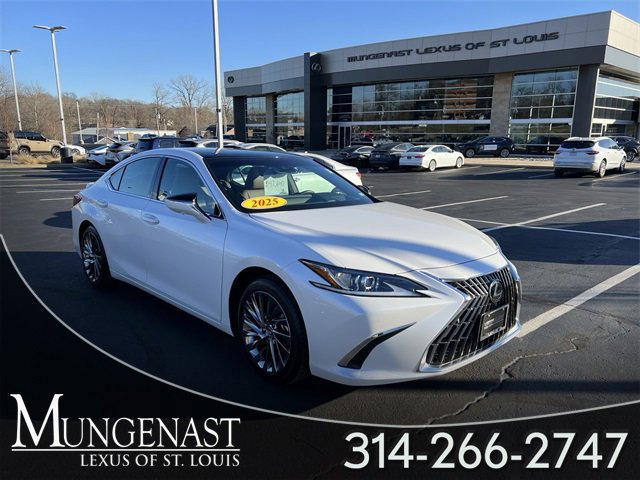 2025 Lexus ES Base's photo