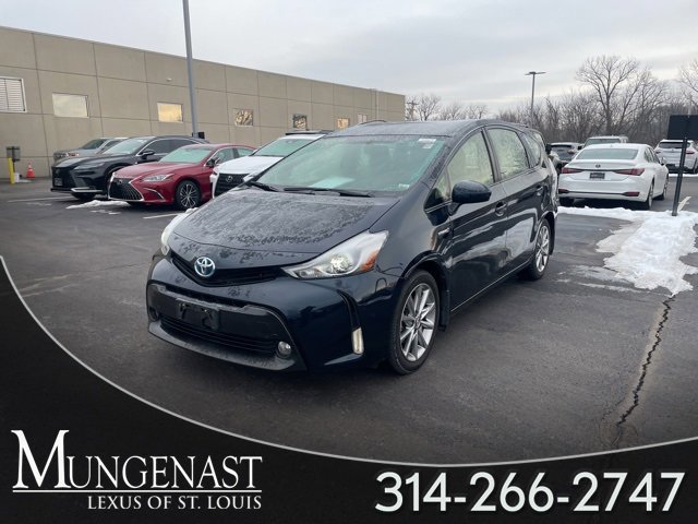 2017 Toyota Prius v Five