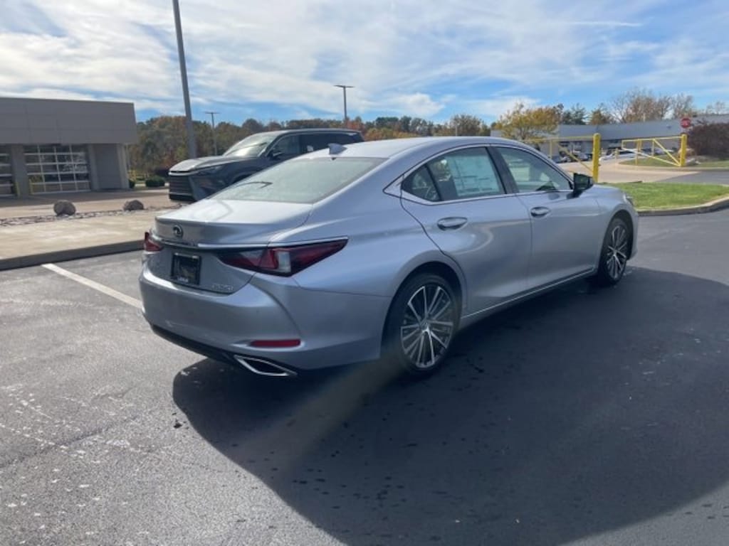 New 2025 Lexus ES 350 4-DOOR SEDAN