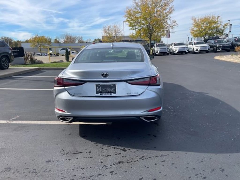 New 2025 Lexus ES 350 4-DOOR SEDAN