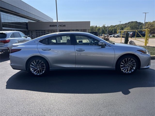 2025 Lexus ES 350 Ultra Luxury photo 2