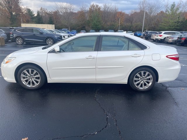 2016 Toyota Camry XLE photo 3