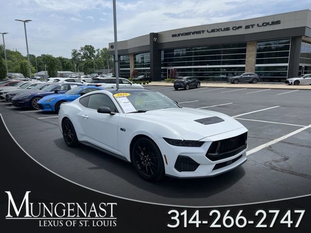 2025 Ford Mustang GT Fastback's photo