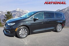 2023 Chrysler Pacifica Plug-In Hybrid Limited Van Passenger Van