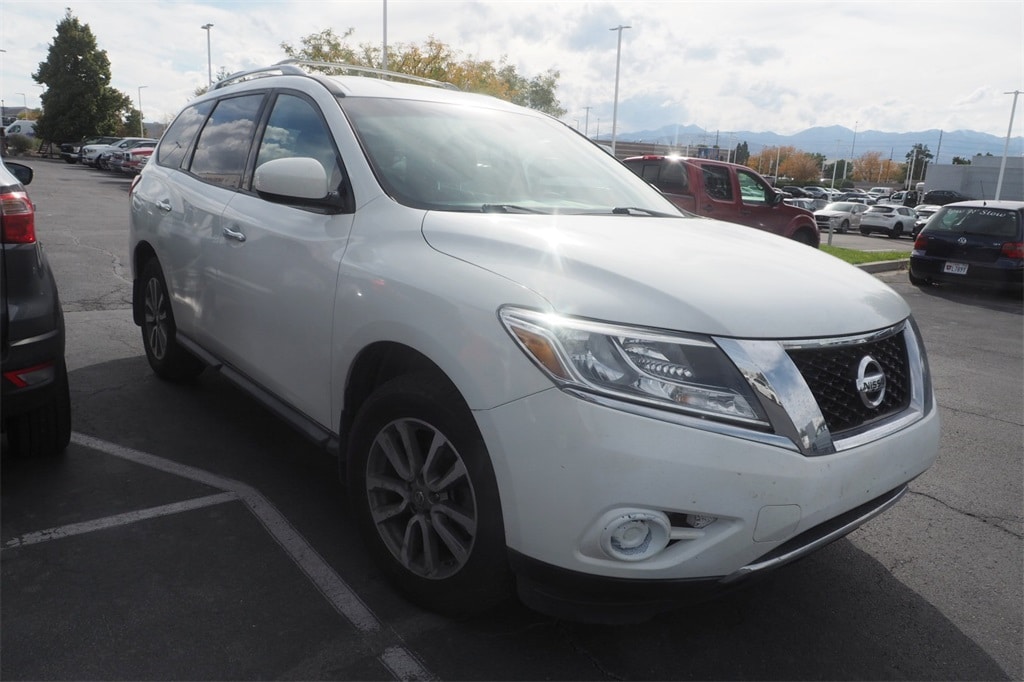 Used 2013 Nissan Pathfinder SV SUV