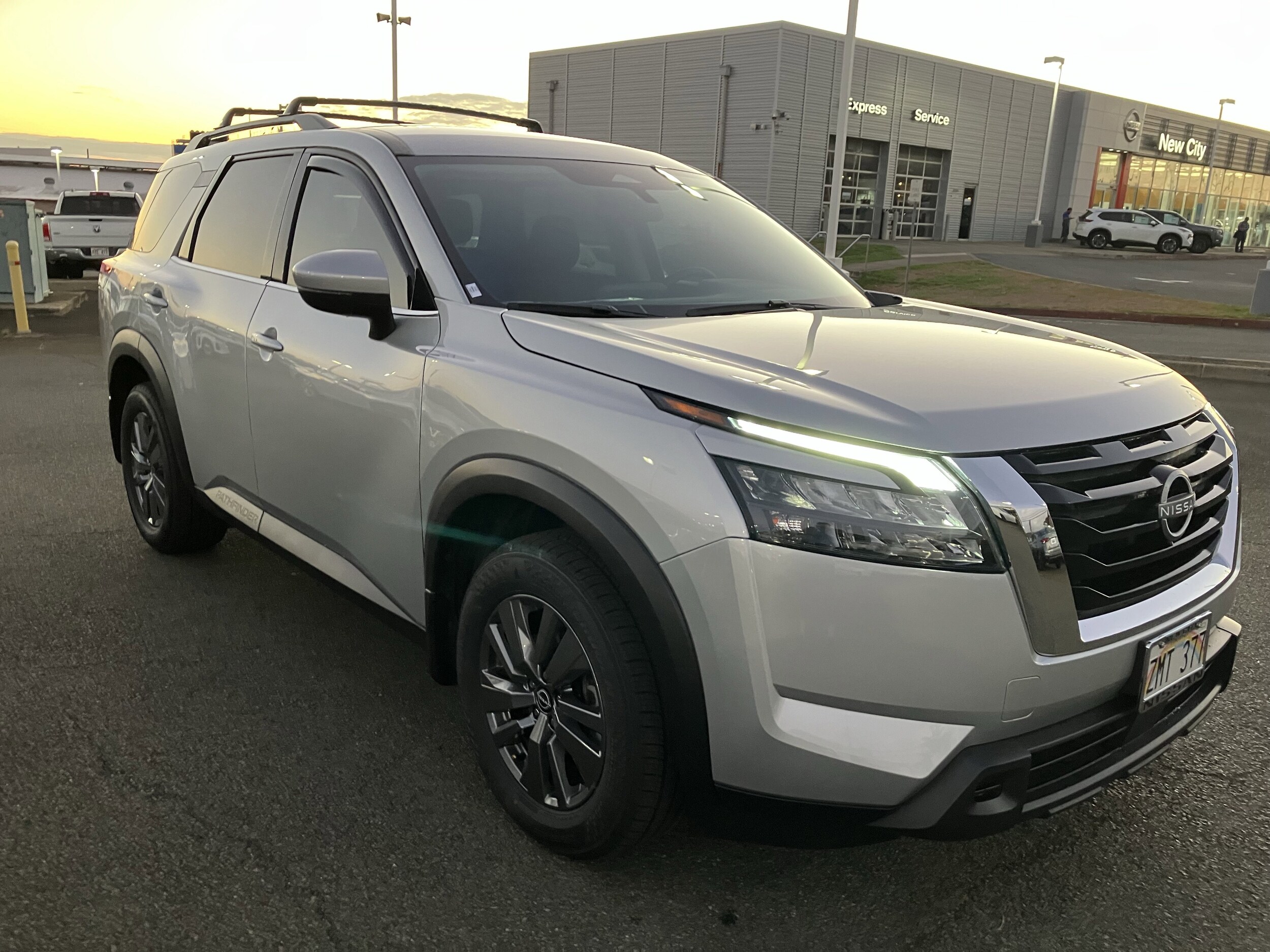 2024 Nissan Pathfinder SV photo 2