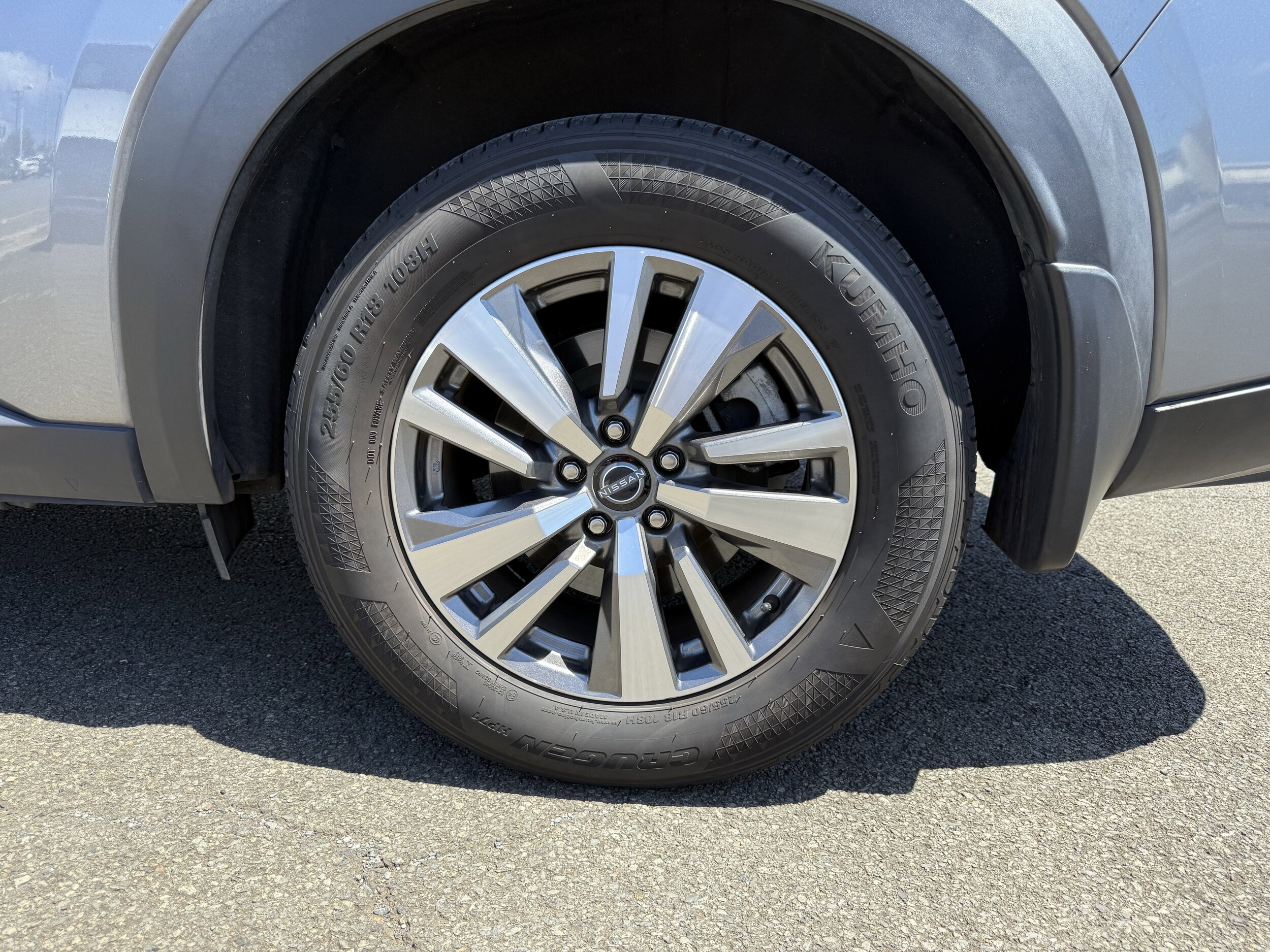 2022 Nissan Pathfinder SL photo 2