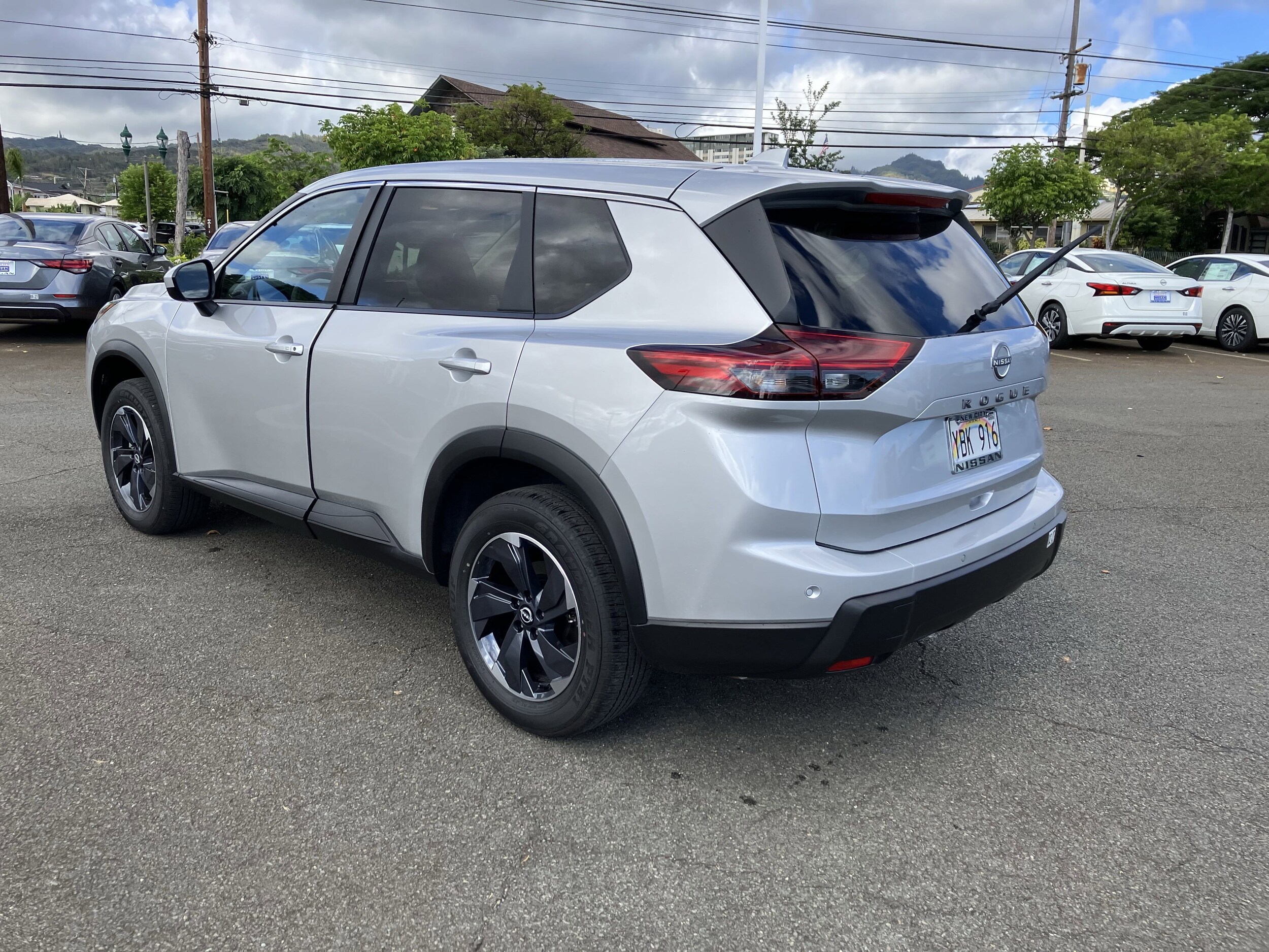 2025 Nissan Rogue SV photo 4