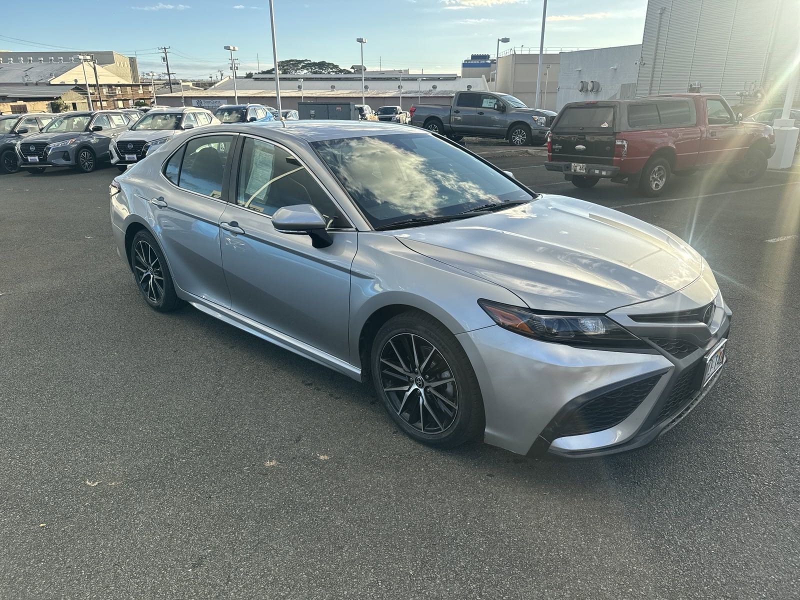 Used 2022 Toyota Camry SE with VIN 4T1G11AK4NU665349 for sale in Honolulu, HI