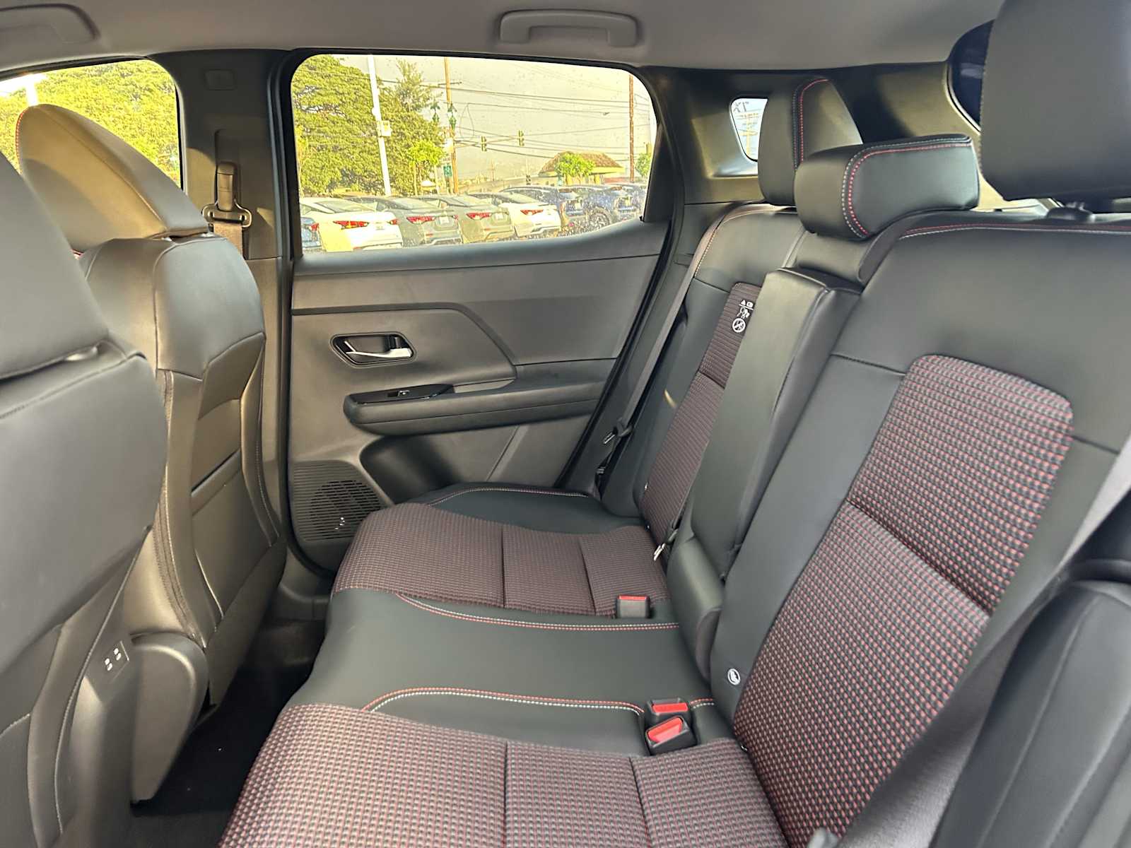 2026 Nissan KICKS SR - Photo 9