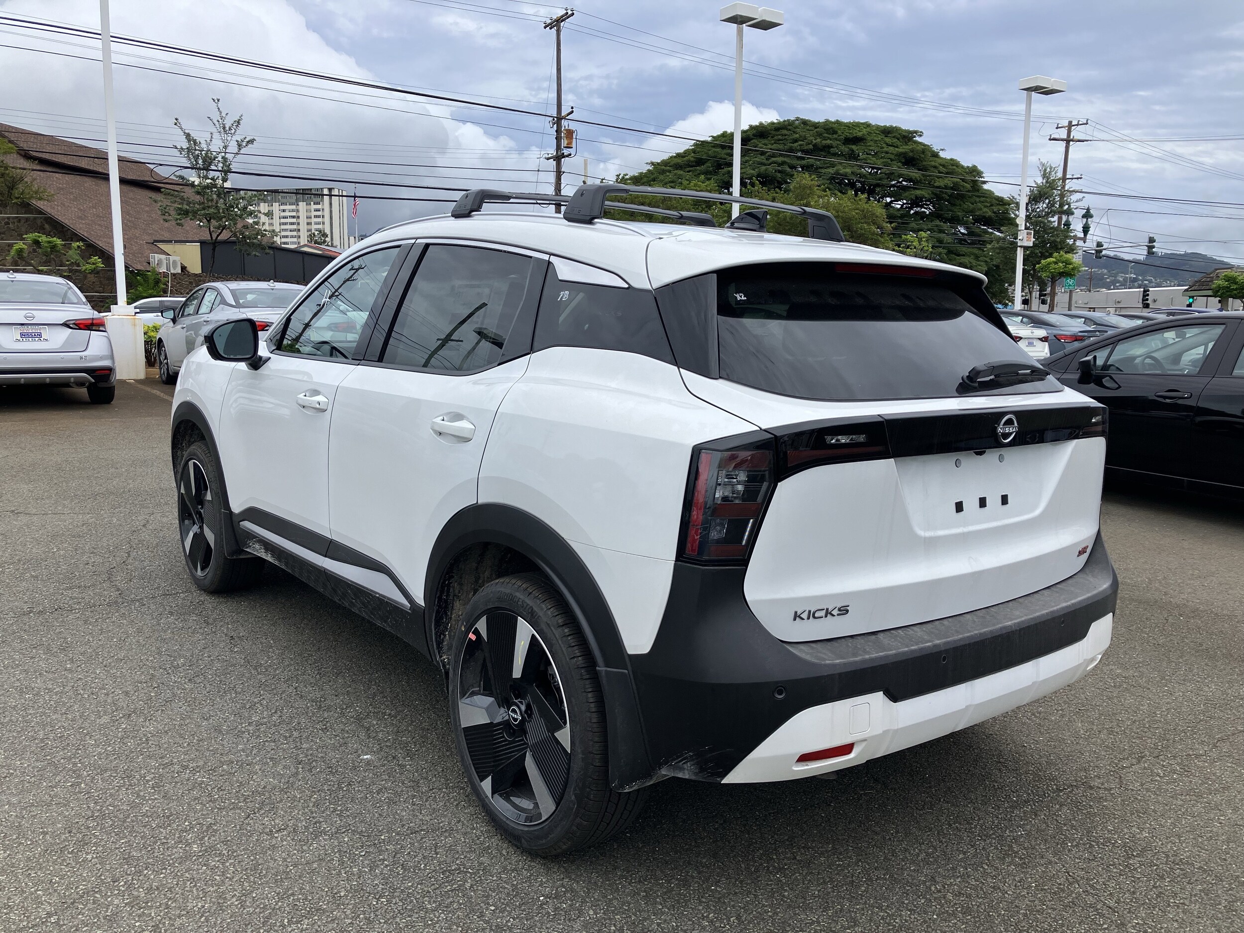 2026 Nissan Kicks SR photo 3