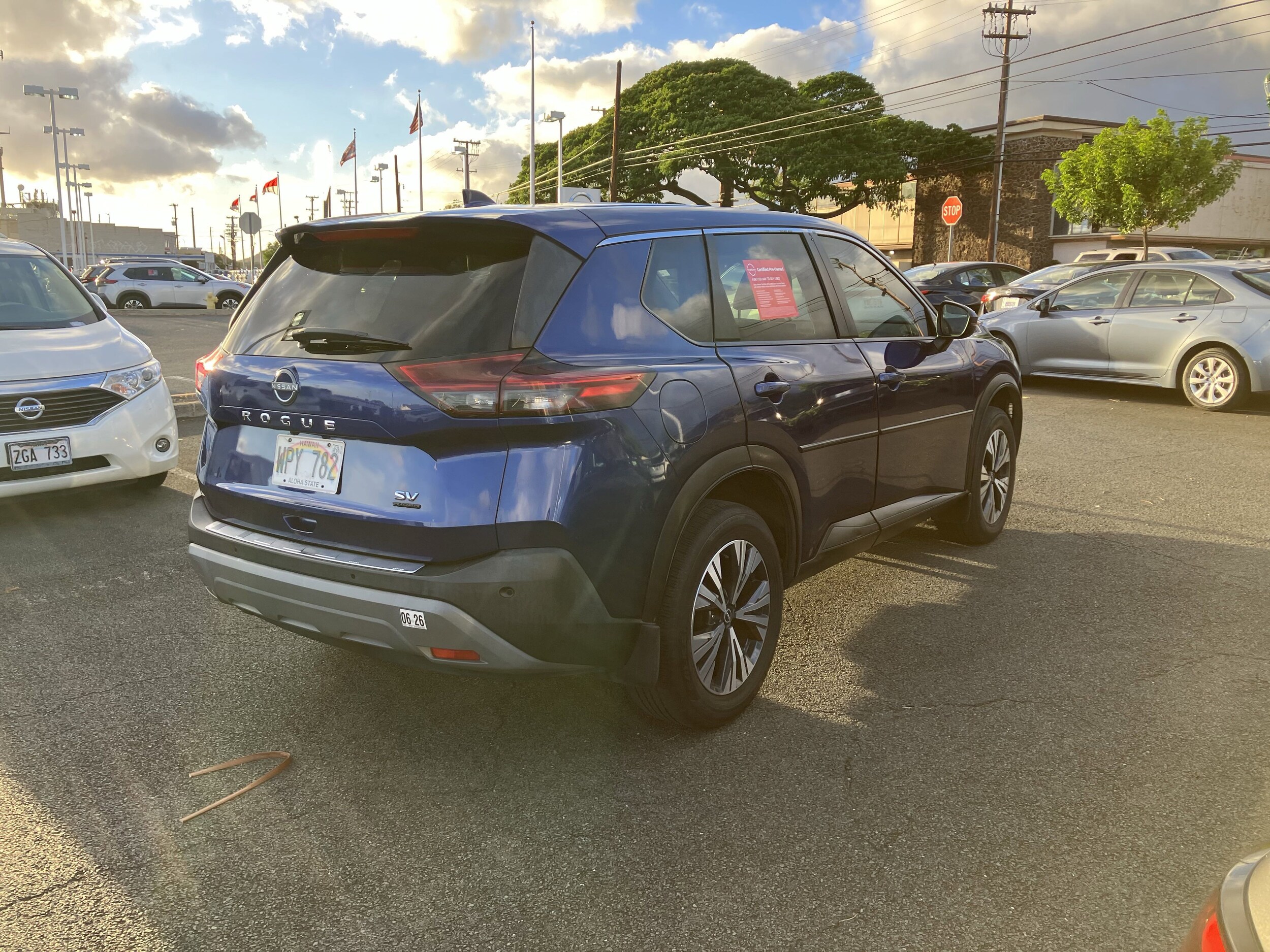 2022 Nissan Rogue SV photo 2