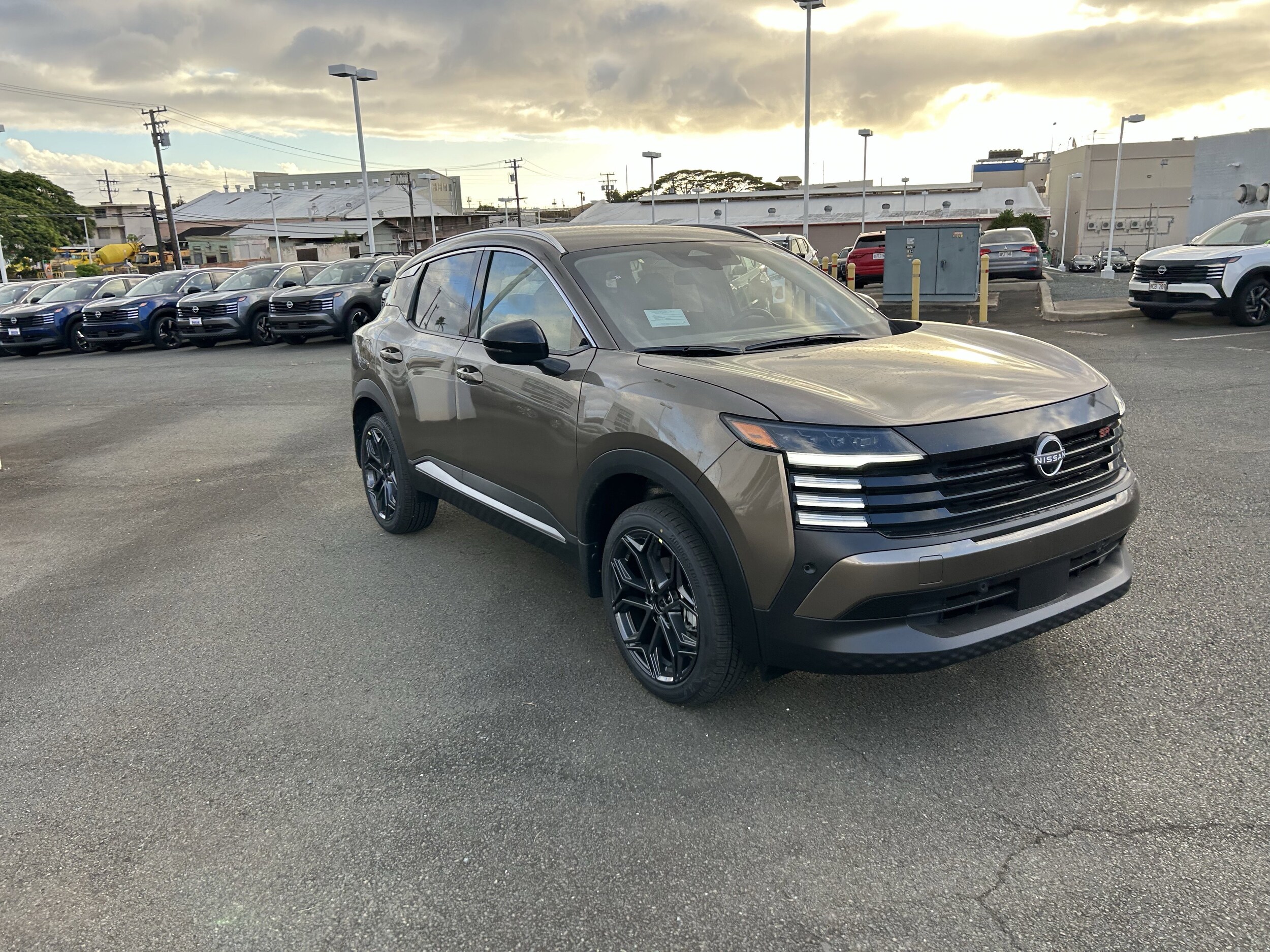 2026 Nissan Kicks SR photo 2