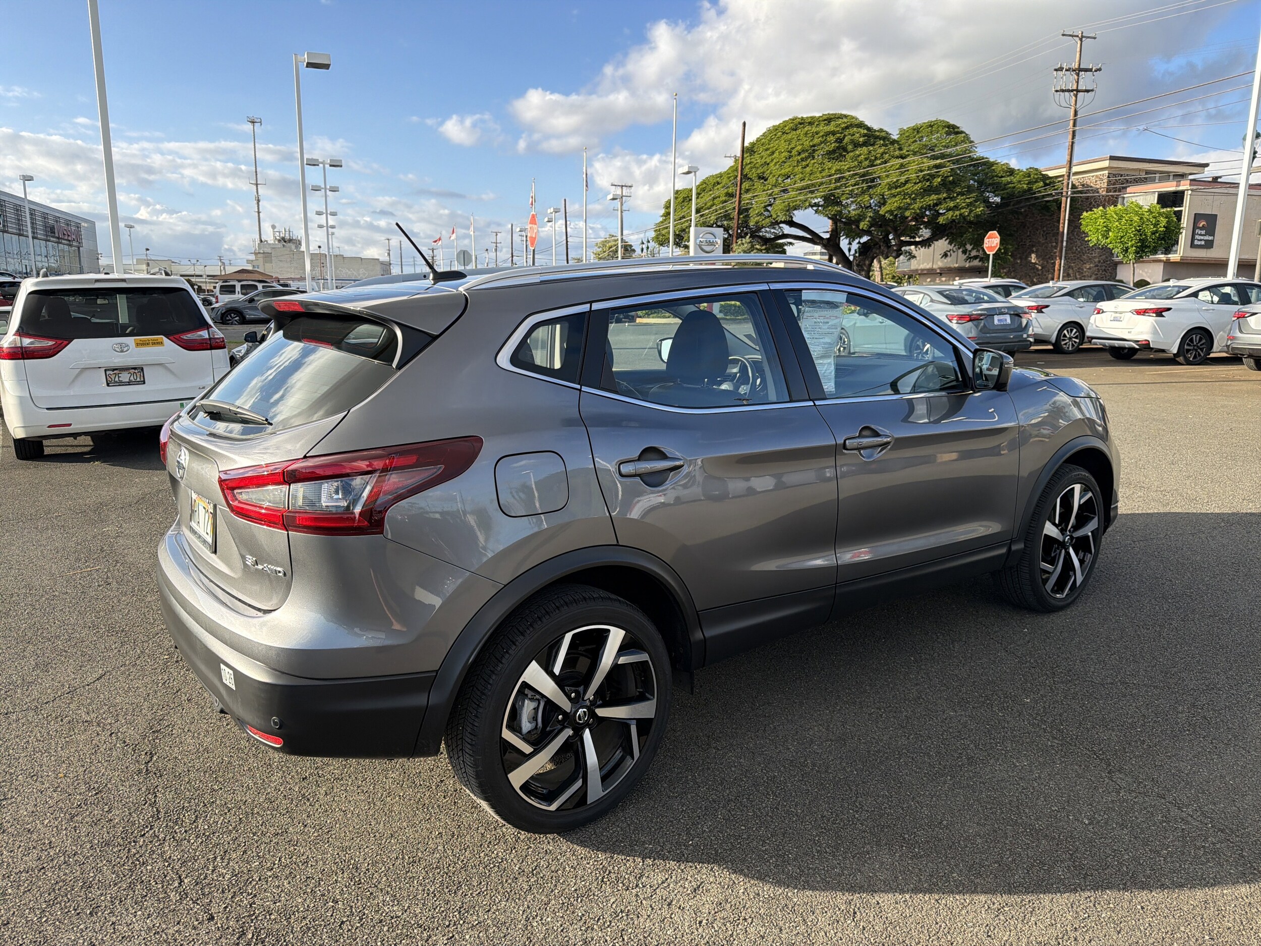 2022 Nissan Rogue Sport SL photo 3