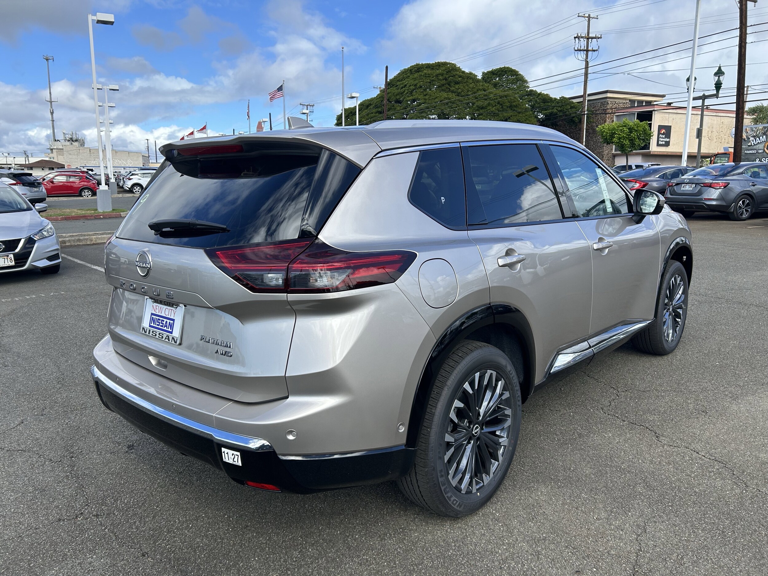 2026 Nissan Rogue Platinum photo 3