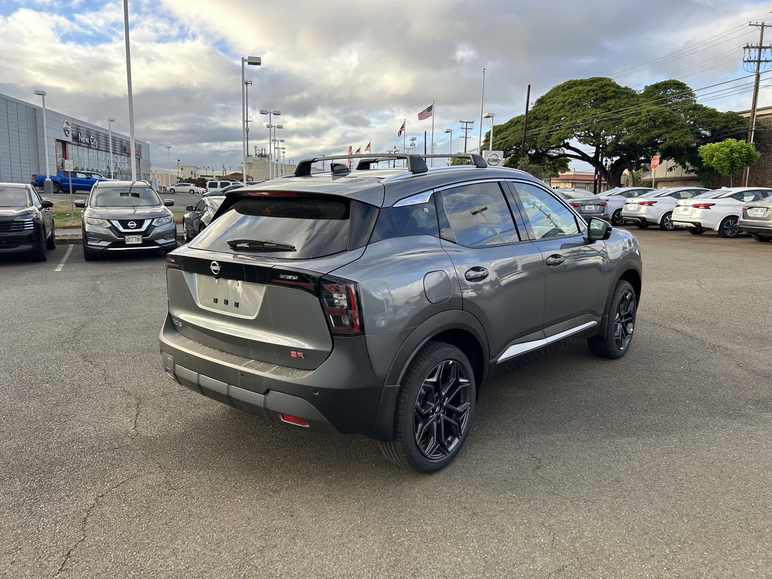 2026 Nissan Kicks SR photo 2