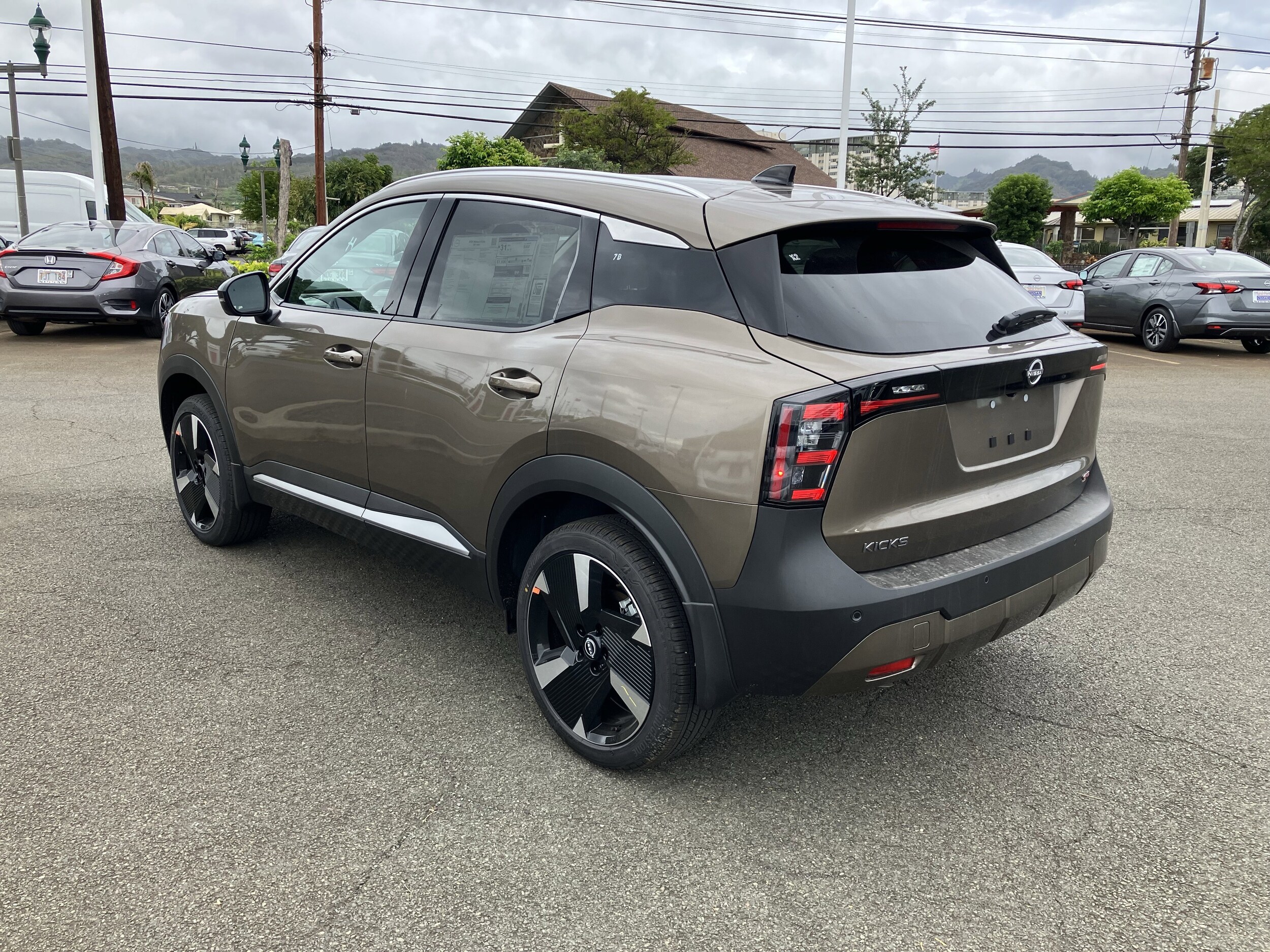 2026 Nissan Kicks SR photo 2