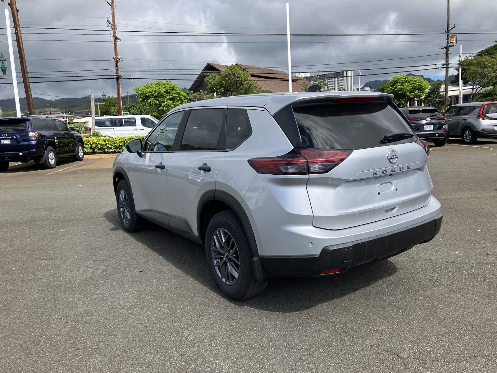 2025 Nissan Rogue S photo 4
