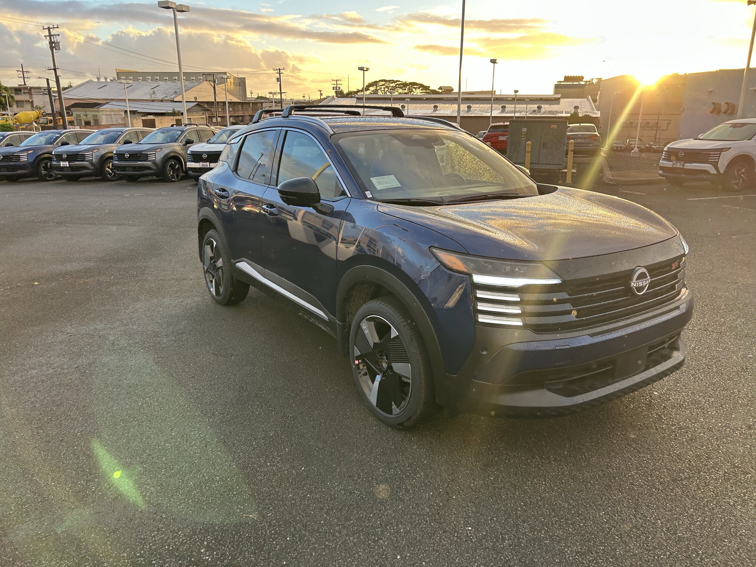 2026 Nissan Kicks SR photo 2