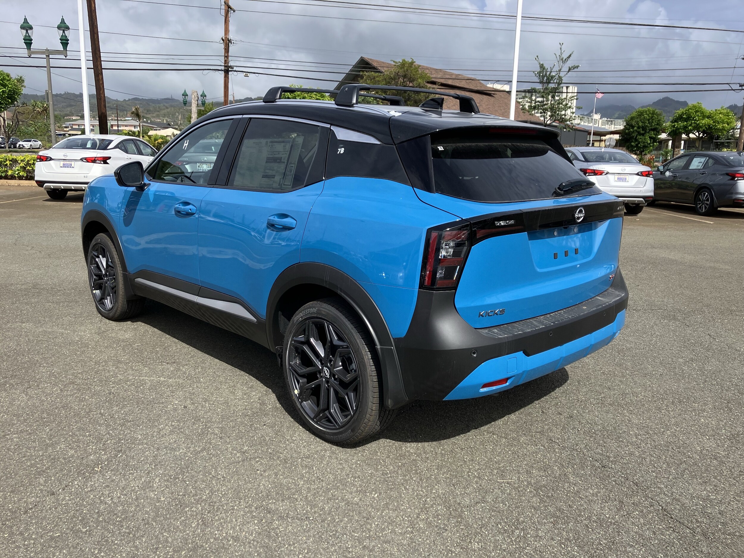 2026 Nissan Kicks SR photo 2