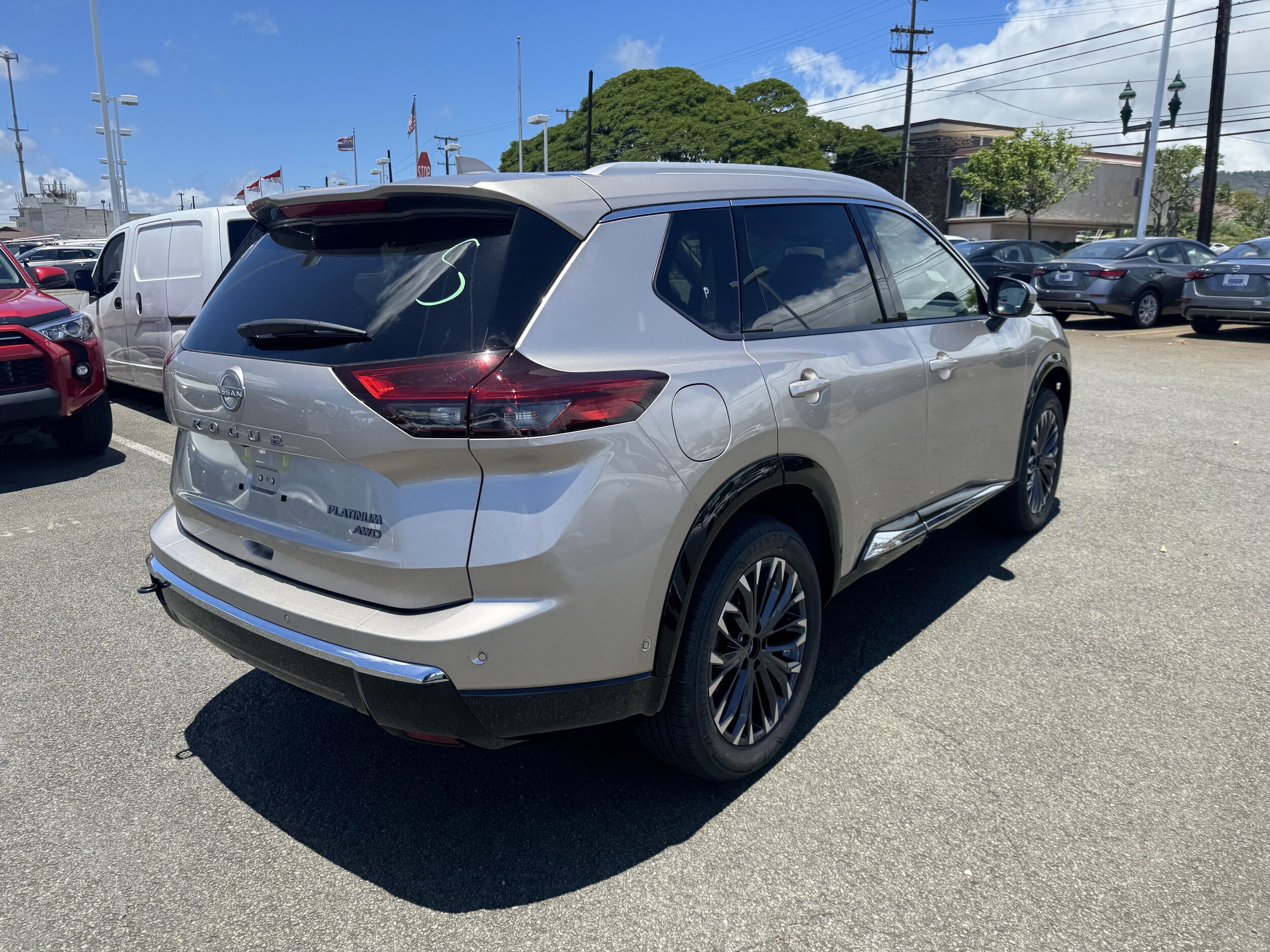 2026 Nissan Rogue Platinum photo 3