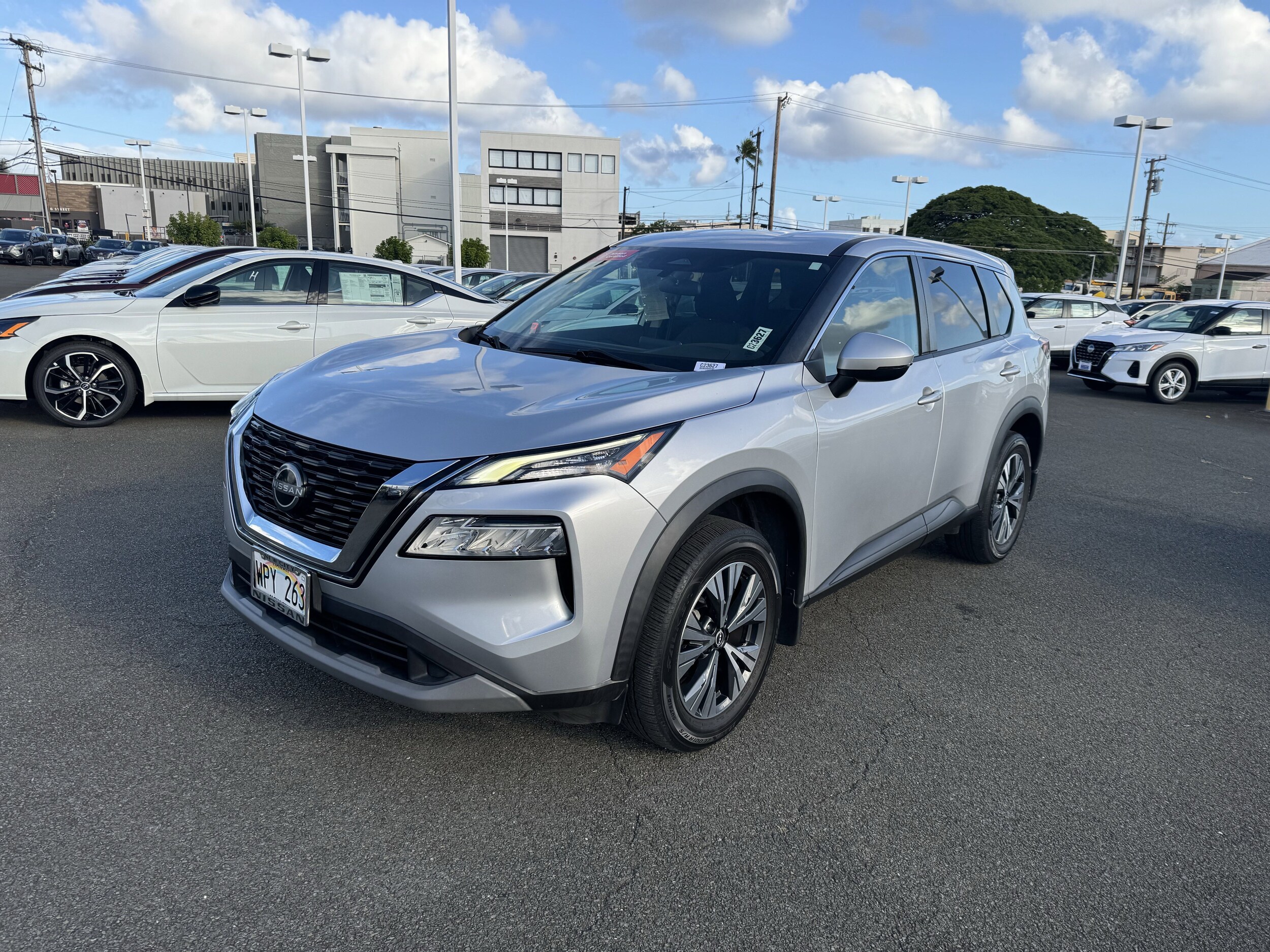 2022 Nissan Rogue SV photo 2
