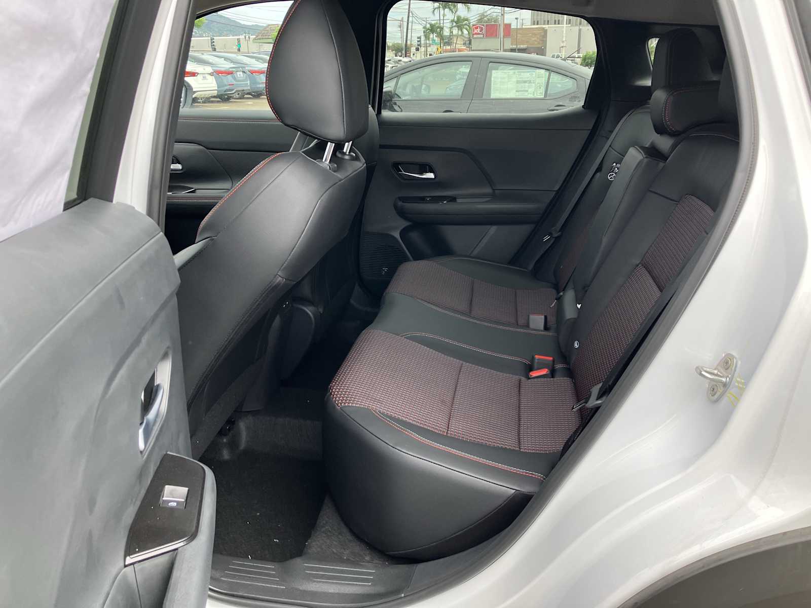 2026 Nissan KICKS SR - Photo 9