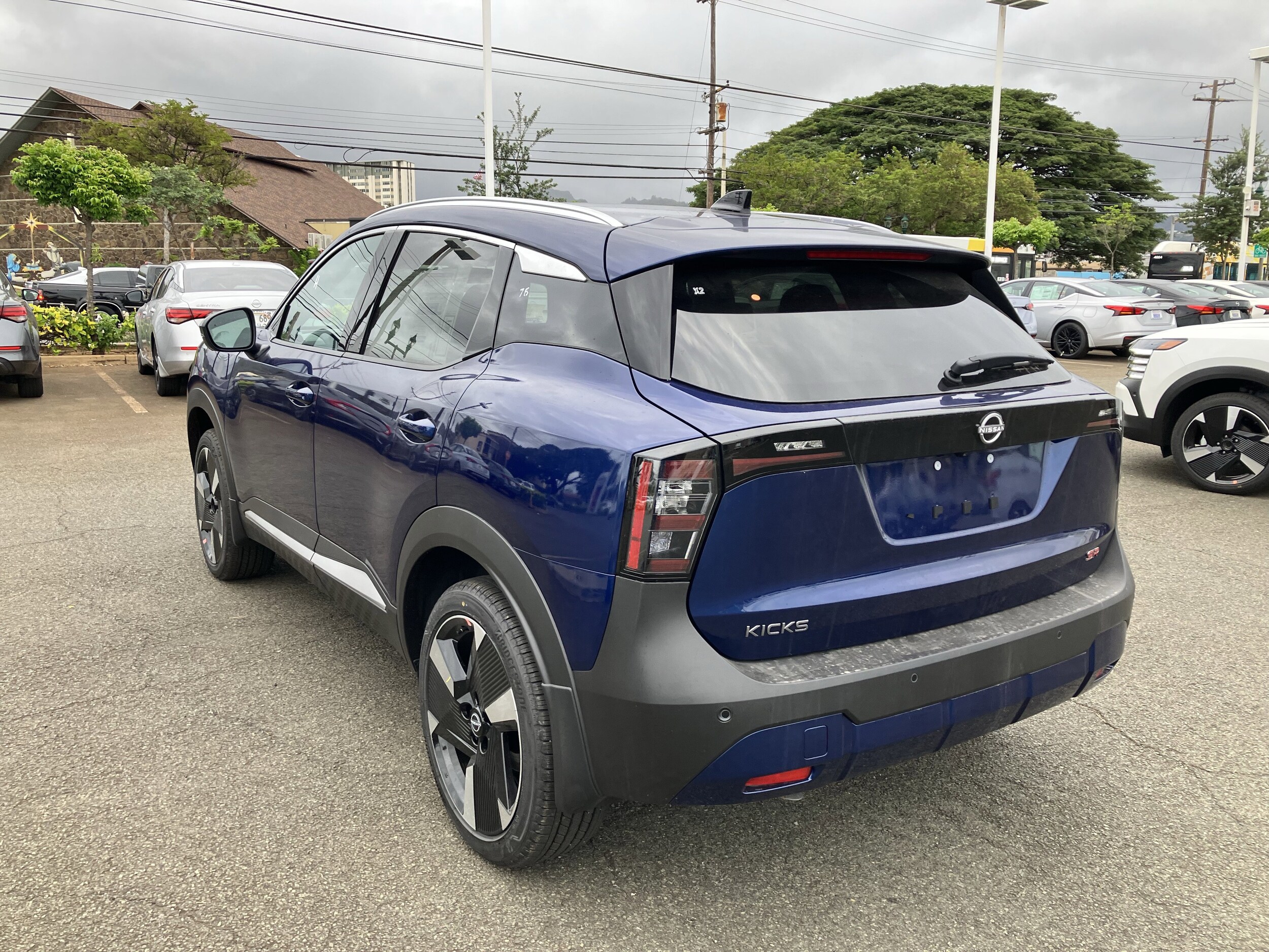 2026 Nissan Kicks SR photo 4