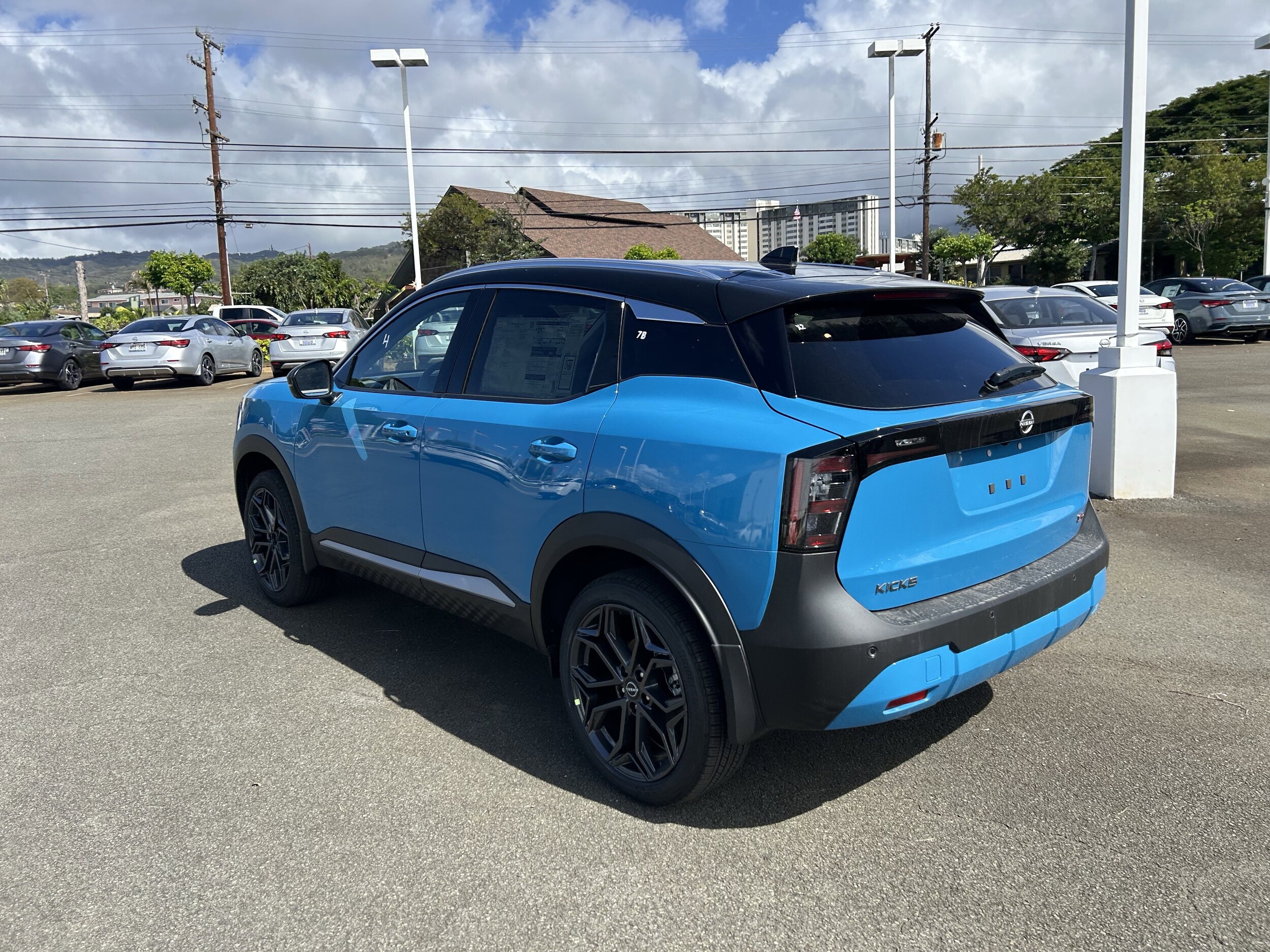 2026 Nissan Kicks SR photo 2