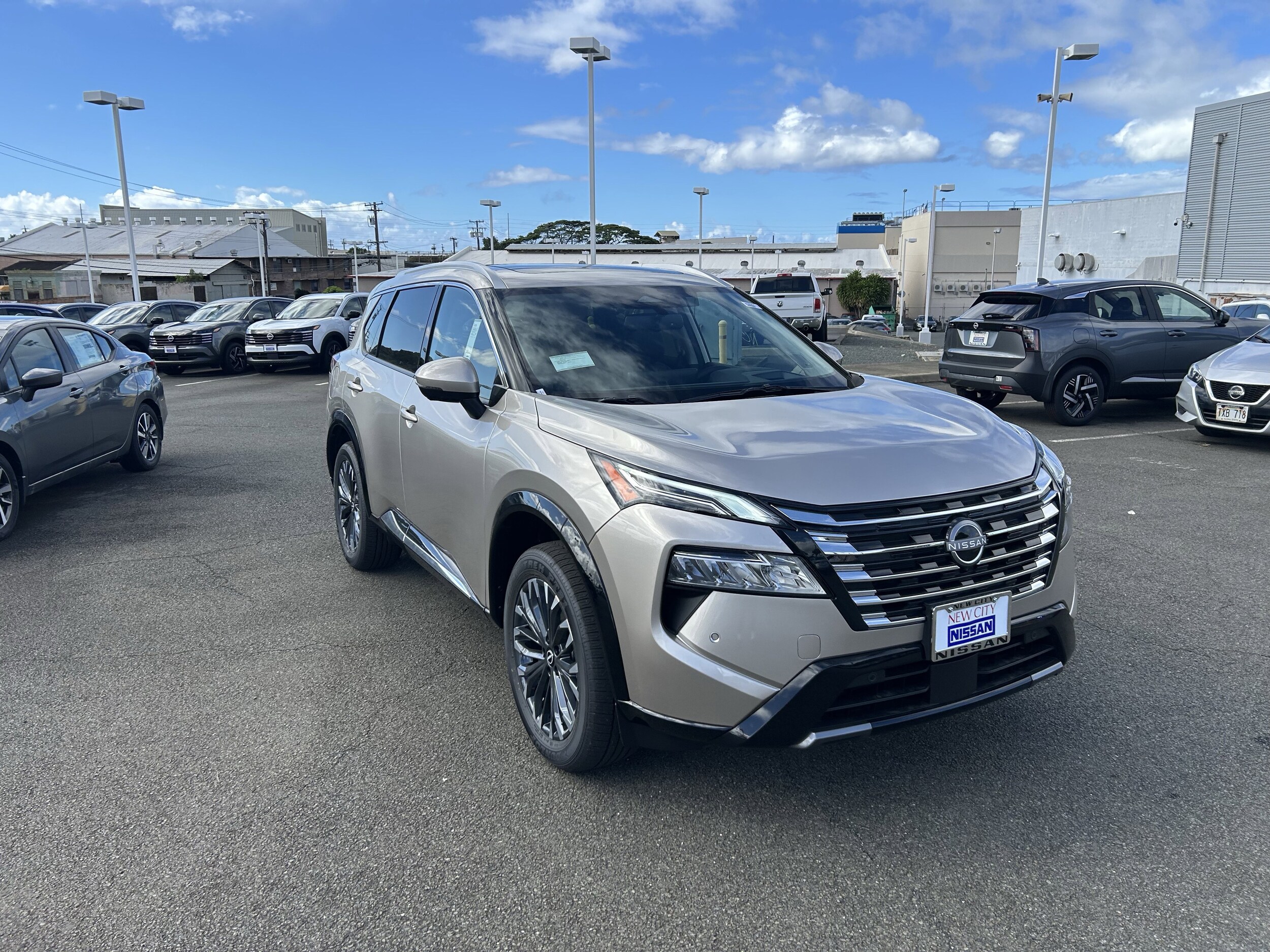 2026 Nissan Rogue Platinum photo 2