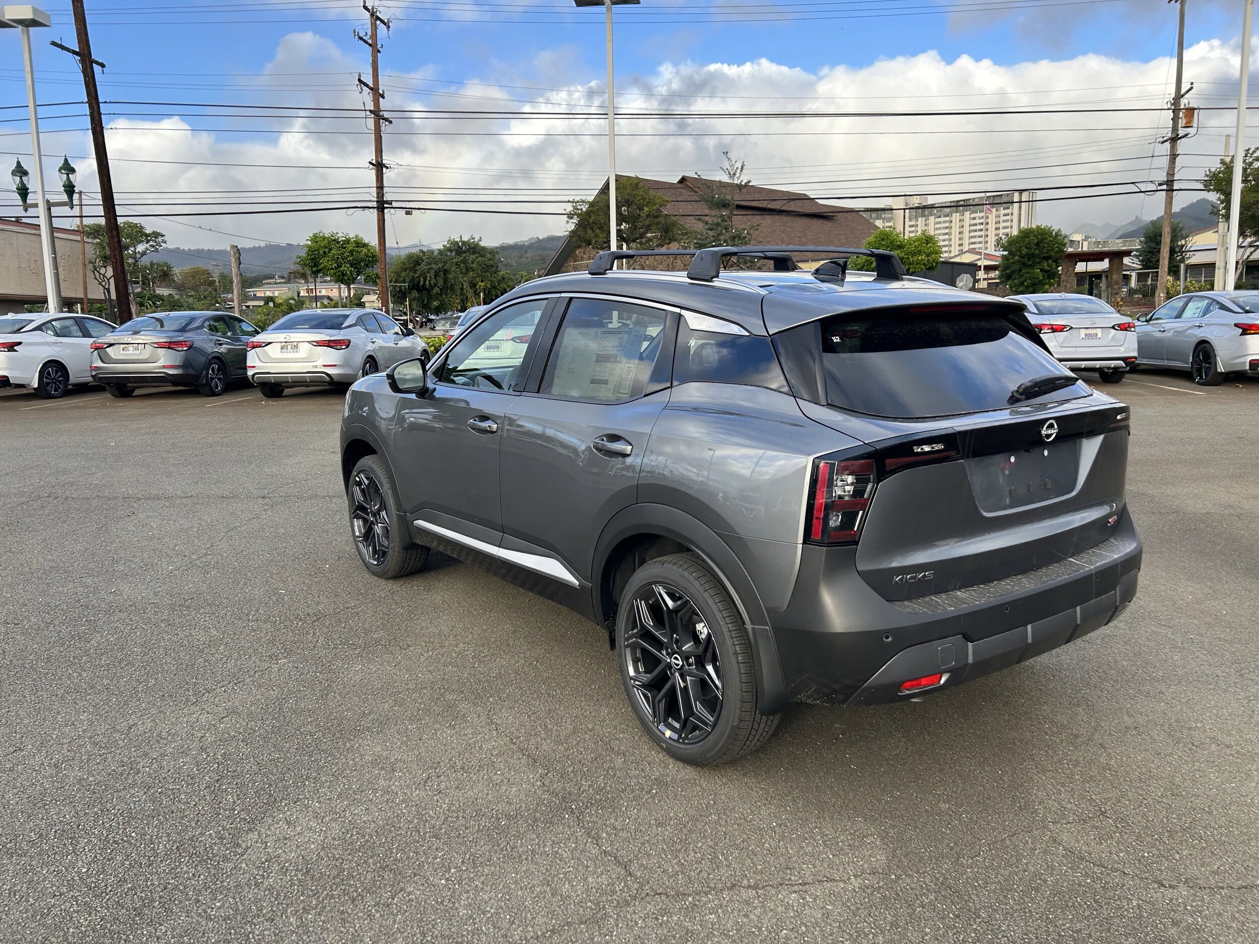 2026 Nissan Kicks SR photo 3