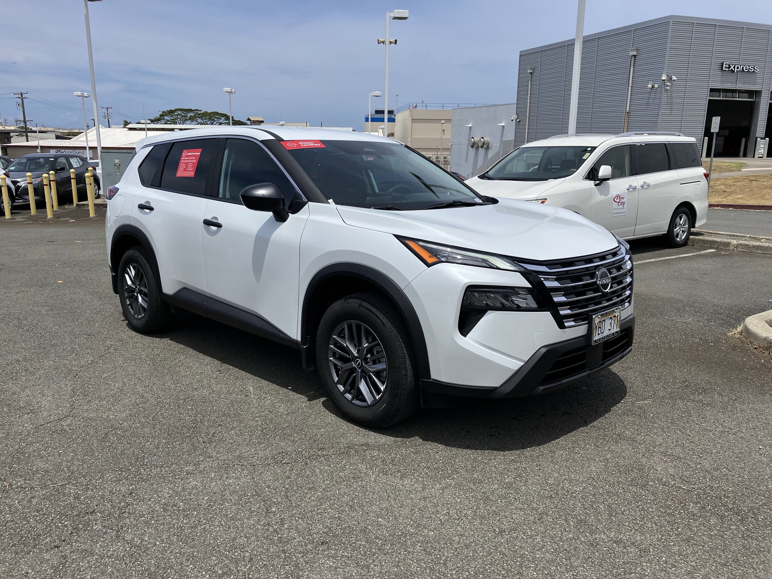2025 Nissan Rogue S photo 2